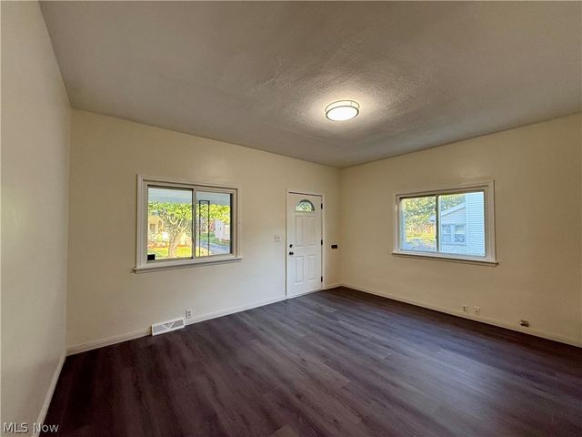 38 Regent Street, Campbell, OH 44405