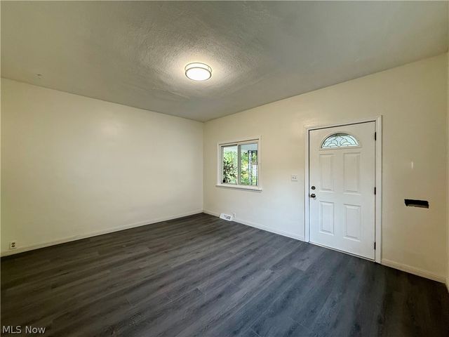 38 Regent Street, Campbell, OH 44405