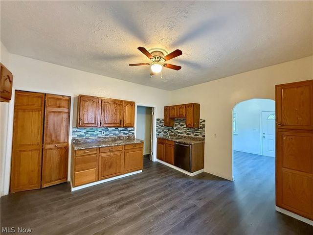 38 Regent Street, Campbell, OH 44405