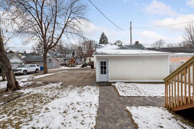 238 8th Avenue N, Hopkins, MN 55343