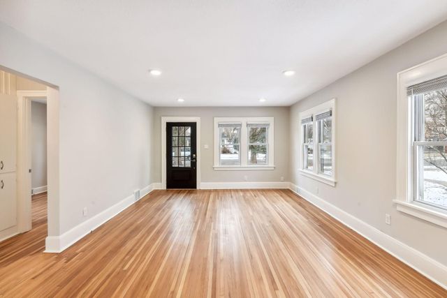 238 8th Avenue N, Hopkins, MN 55343