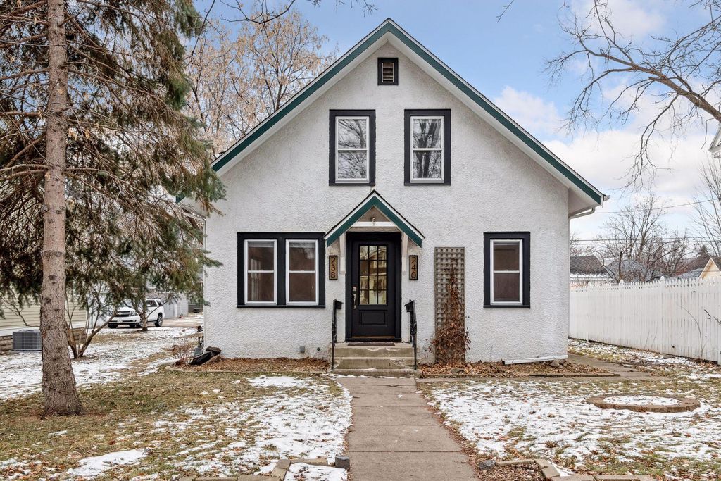 238 8th Avenue N, Hopkins, MN 55343