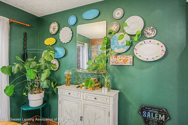 1725 Whitegate Lane, East Lansing, MI 48823