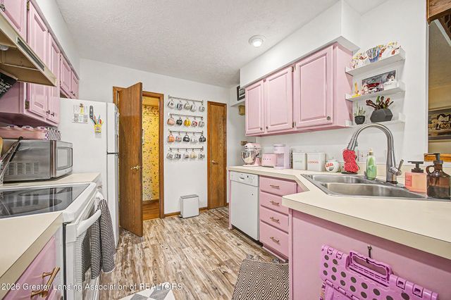 1725 Whitegate Lane, East Lansing, MI 48823