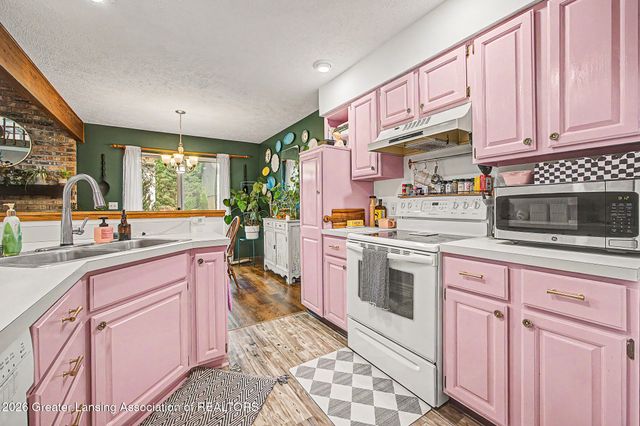 1725 Whitegate Lane, East Lansing, MI 48823
