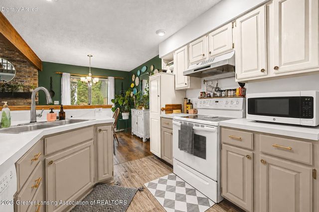 1725 Whitegate Lane, East Lansing, MI 48823