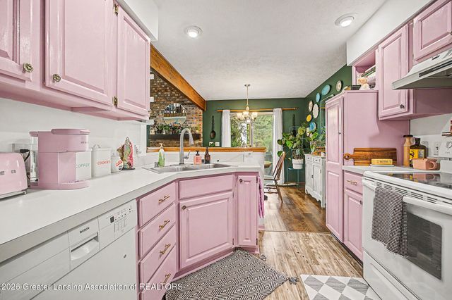 1725 Whitegate Lane, East Lansing, MI 48823
