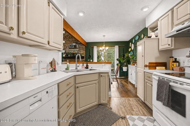 1725 Whitegate Lane, East Lansing, MI 48823