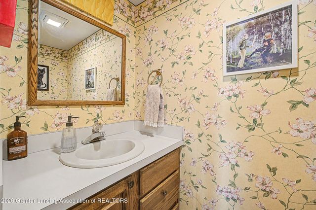1725 Whitegate Lane, East Lansing, MI 48823