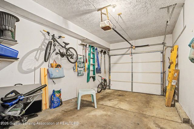 1725 Whitegate Lane, East Lansing, MI 48823