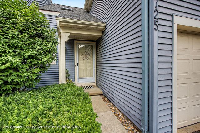 1725 Whitegate Lane, East Lansing, MI 48823