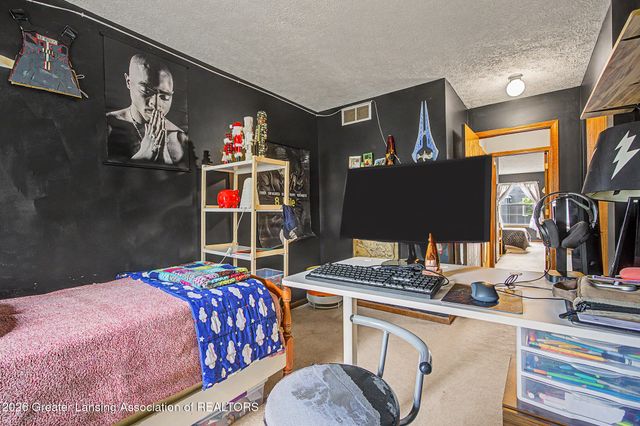 1725 Whitegate Lane, East Lansing, MI 48823