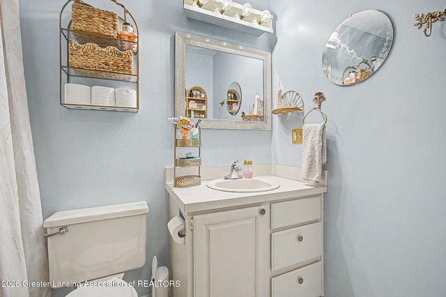 1725 Whitegate Lane, East Lansing, MI 48823