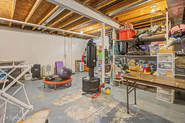 1725 Whitegate Lane, East Lansing, MI 48823