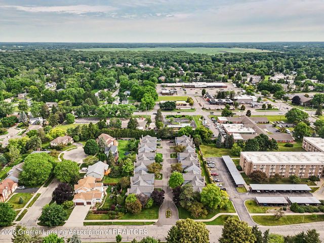 1725 Whitegate Lane, East Lansing, MI 48823