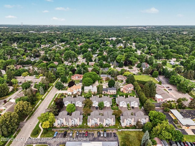1725 Whitegate Lane, East Lansing, MI 48823