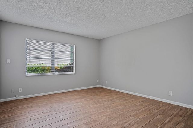 2121 NE 36th Street 2121, Lighthouse Point, FL 33064