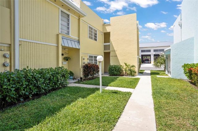 2121 NE 36th Street 2121, Lighthouse Point, FL 33064