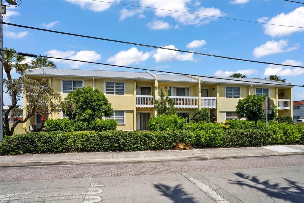 2121 NE 36th Street 2121, Lighthouse Point, FL 33064