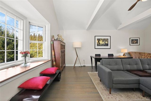 8 Cross Highway B, Westport, CT 06880