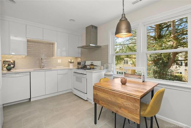 8 Cross Highway B, Westport, CT 06880