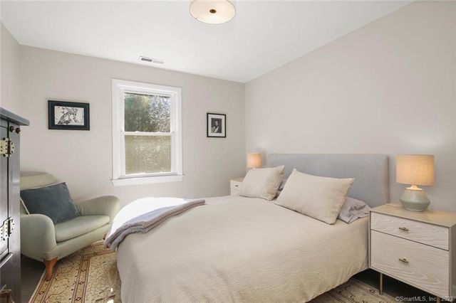 8 Cross Highway B, Westport, CT 06880