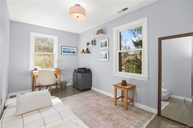 8 Cross Highway B, Westport, CT 06880