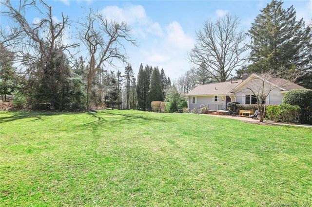 8 Cross Highway B, Westport, CT 06880