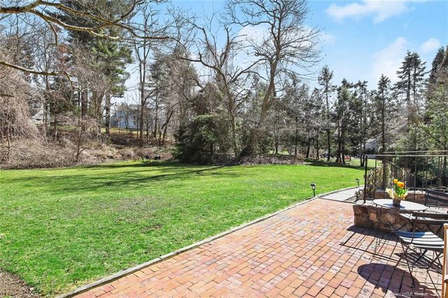 8 Cross Highway B, Westport, CT 06880