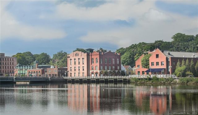 8 Cross Highway B, Westport, CT 06880