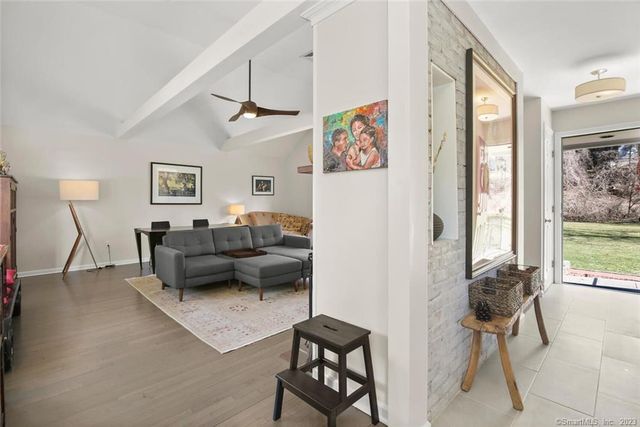 8 Cross Highway B, Westport, CT 06880