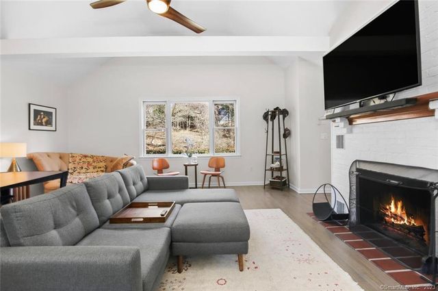 8 Cross Highway B, Westport, CT 06880