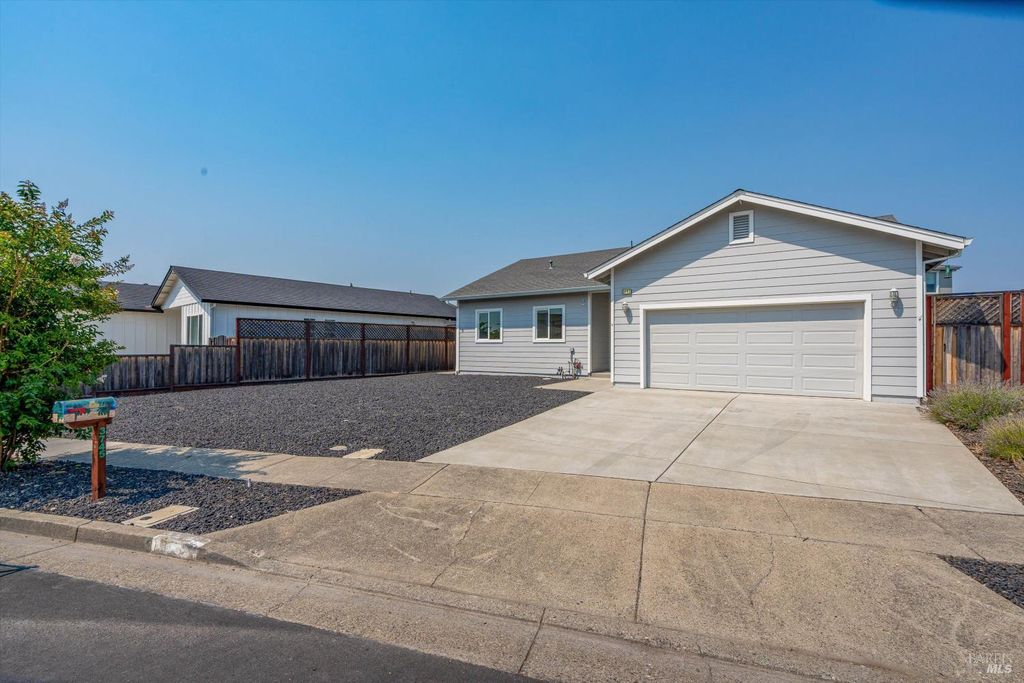 3745 Crestview Dr, Santa Rosa, CA 95403