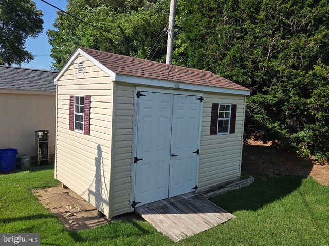 2220 BALDWIN RUN DR, Aston, PA 19014