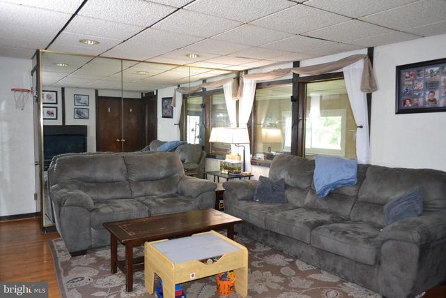 2220 BALDWIN RUN DR, Aston, PA 19014