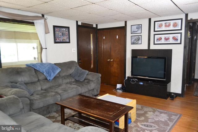 2220 BALDWIN RUN DR, Aston, PA 19014