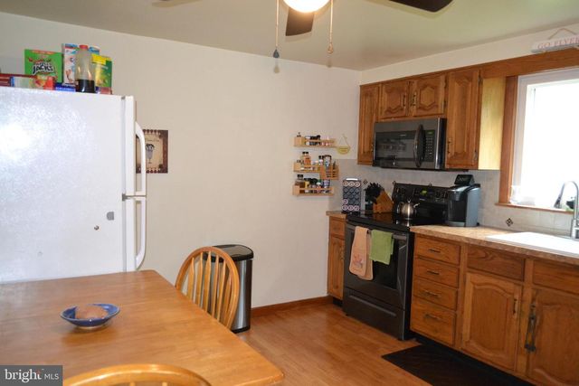 2220 BALDWIN RUN DR, Aston, PA 19014