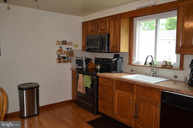 2220 BALDWIN RUN DR, Aston, PA 19014