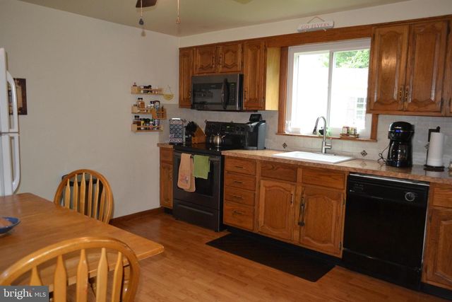 2220 BALDWIN RUN DR, Aston, PA 19014