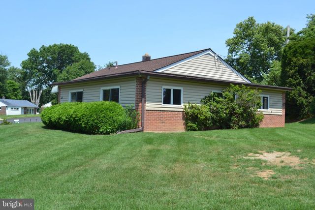 2220 BALDWIN RUN DR, Aston, PA 19014