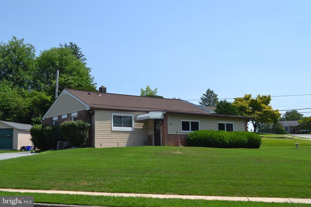 2220 BALDWIN RUN DR, Aston, PA 19014
