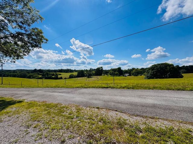 1298 Creek Rd, Smithville, TN 37166