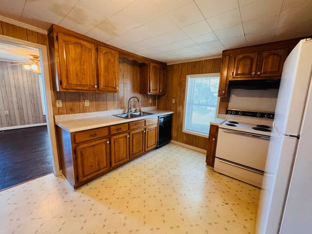 1298 Creek Rd, Smithville, TN 37166