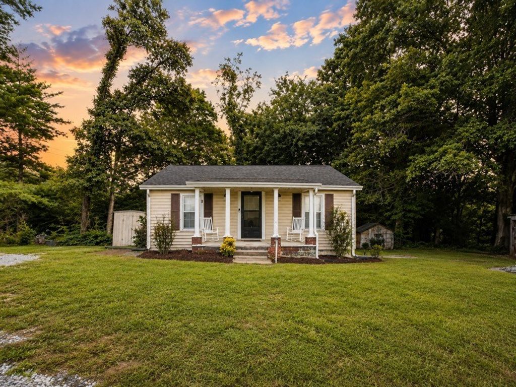 1298 Creek Rd, Smithville, TN 37166