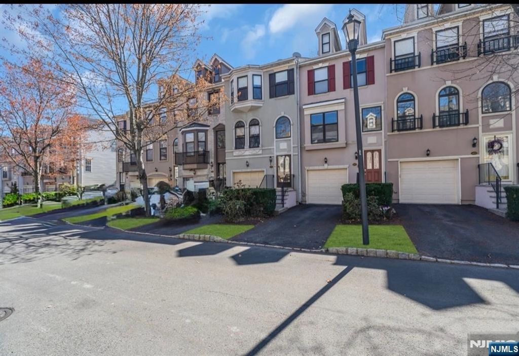 451 Hartford Drive 4052, Nutley, NJ 07110
