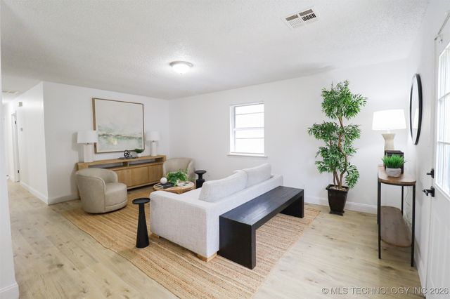 825 W 23rd Street North, Claremore, OK 74017