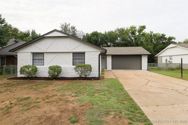 825 W 23rd Street North, Claremore, OK 74017