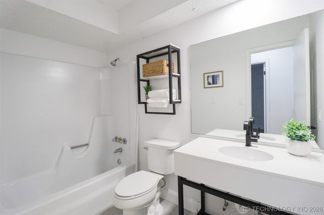 825 W 23rd Street North, Claremore, OK 74017