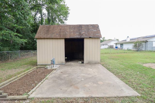 825 W 23rd Street North, Claremore, OK 74017