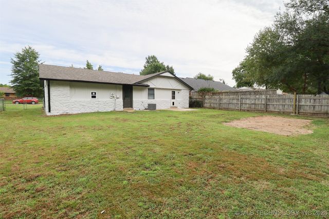 825 W 23rd Street North, Claremore, OK 74017
